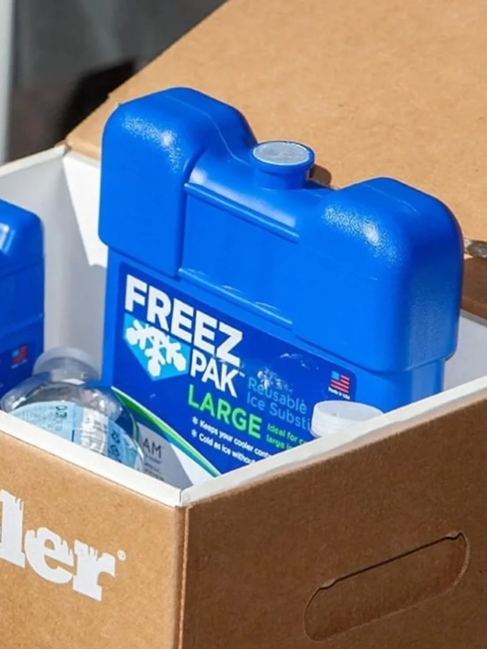 Freez Pak Large Reusable Ice Pack with Hard Shell, 2.4lbs Blue.